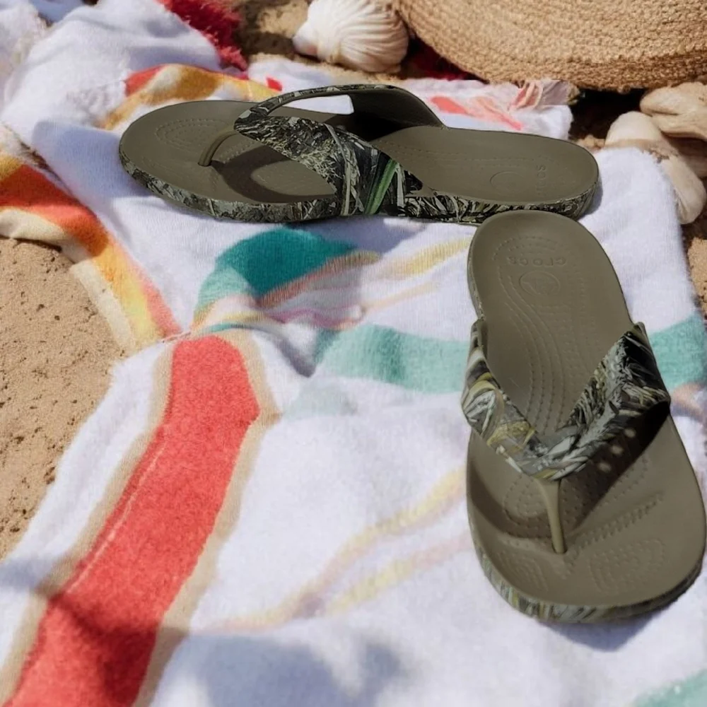 Crocs Camo Women's Size 11 Sandals in Camo and Patterned Design